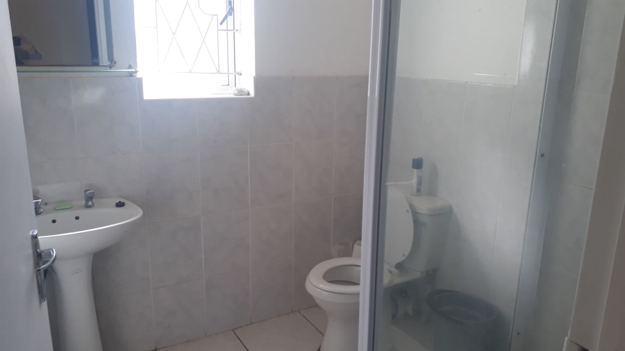 To Let 1 Bedroom Property for Rent in Summerstrand Eastern Cape